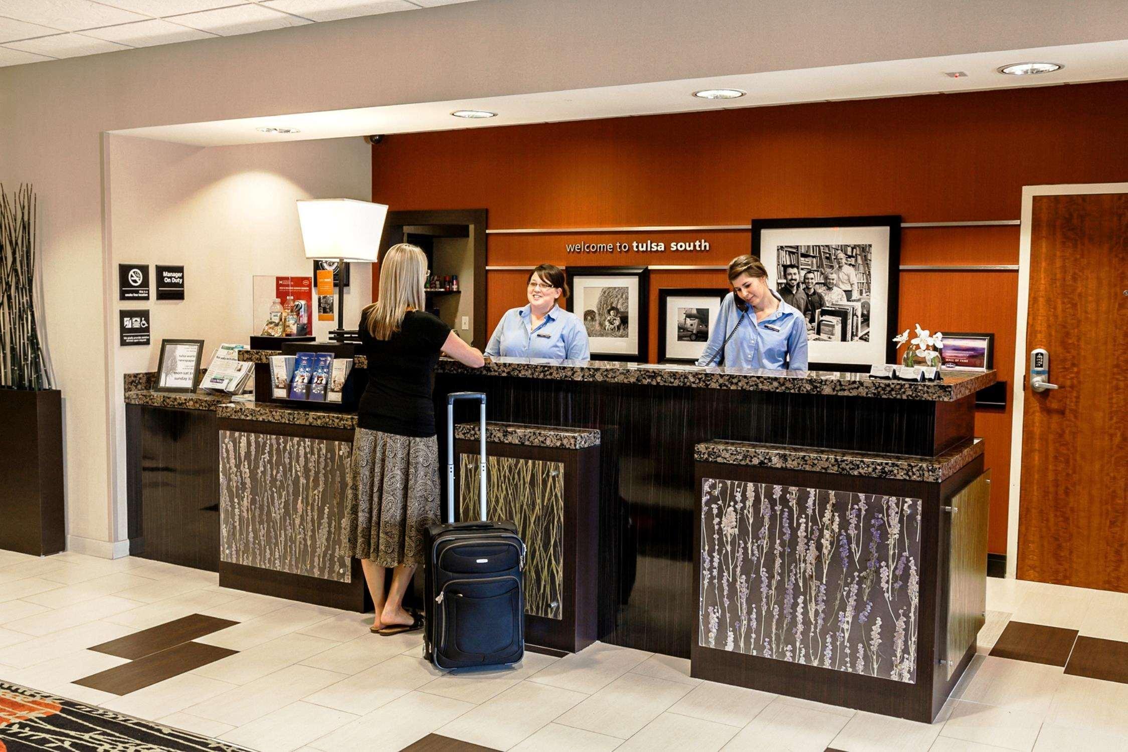 Hampton Inn & Suites Tulsa/Tulsa Hills Buitenkant foto